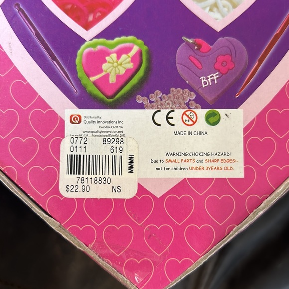Magic Loom Bandz made for Valentines Day w charms in charming heart box. NIB - Picture 6 of 7